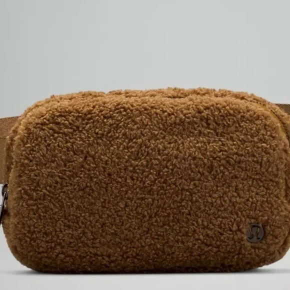 Lululemon Everywhere Belt Bag 
Fleece - Picture 6 of 15